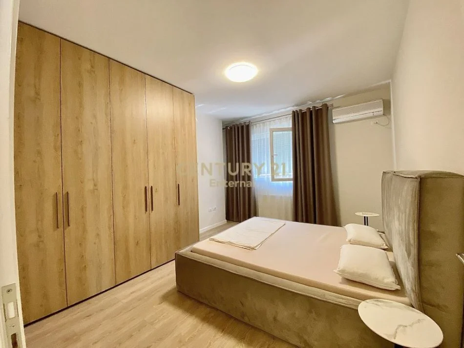 Tirane, jepet me qera 3+1 Kati 3, 120 m² 850 € (KOMUNA E PARISIT)