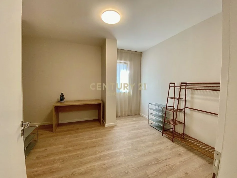 Tirane, jepet me qera 3+1 Kati 3, 120 m² 850 € (KOMUNA E PARISIT)