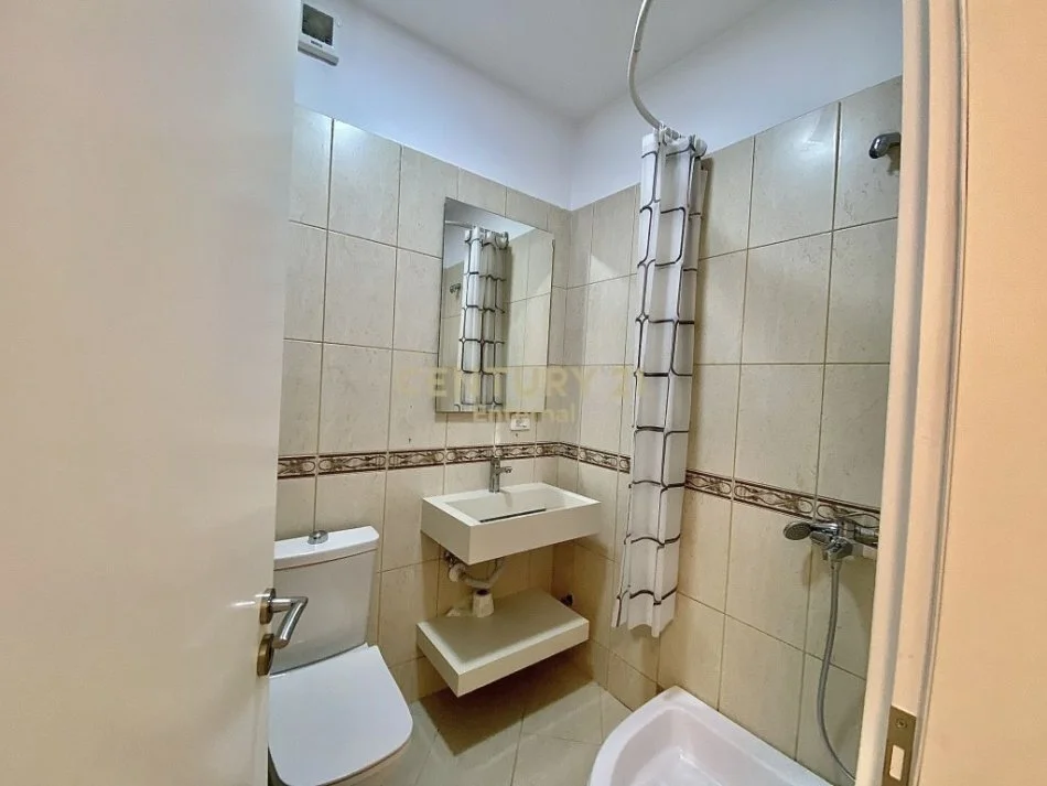 Tirane, jepet me qera 3+1 Kati 3, 120 m² 850 € (KOMUNA E PARISIT)