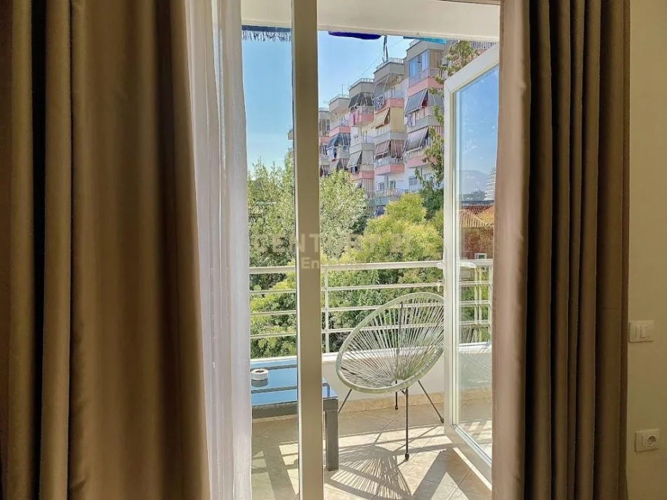 Tirane, jepet me qera 3+1 Kati 3, 120 m² 850 € (KOMUNA E PARISIT)