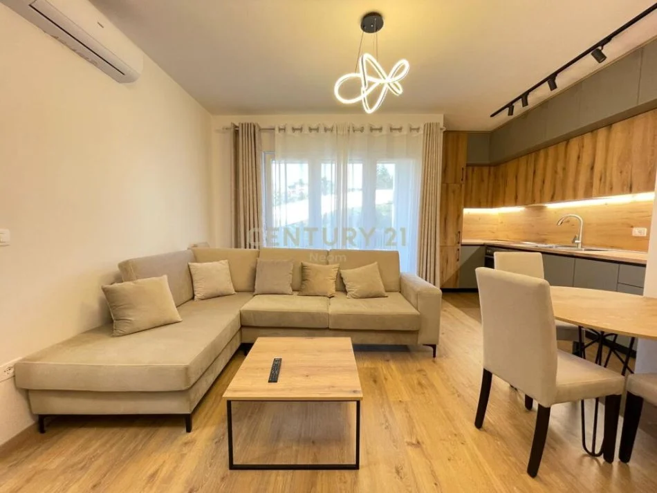 Tirane, jepet me qera apartament 1+1+Ballkon Kati 0, 64 m² 700 € (liqeni)