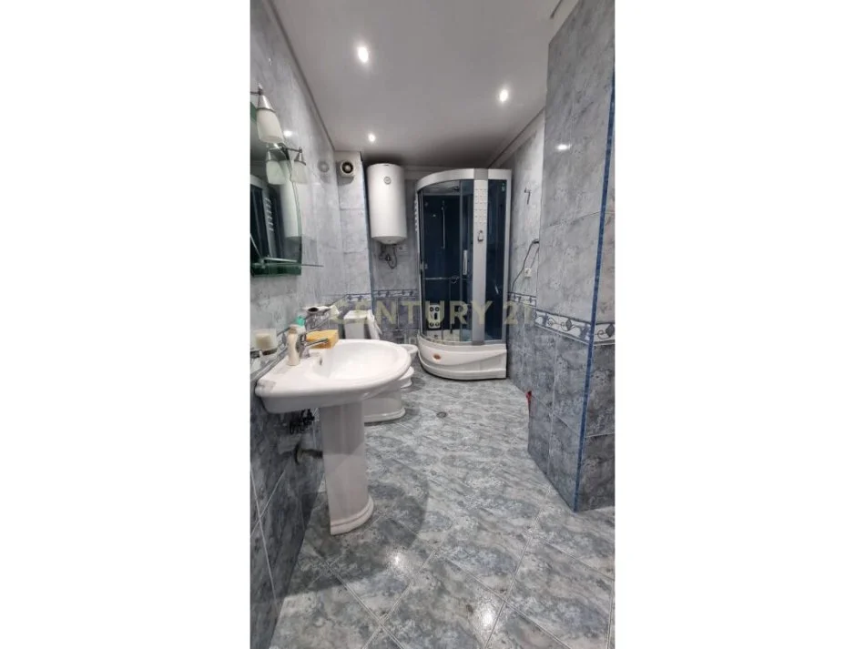 Tirane, shitet apartament 2+1+Ballkon Kati 4, 122 m² 155.000 € 