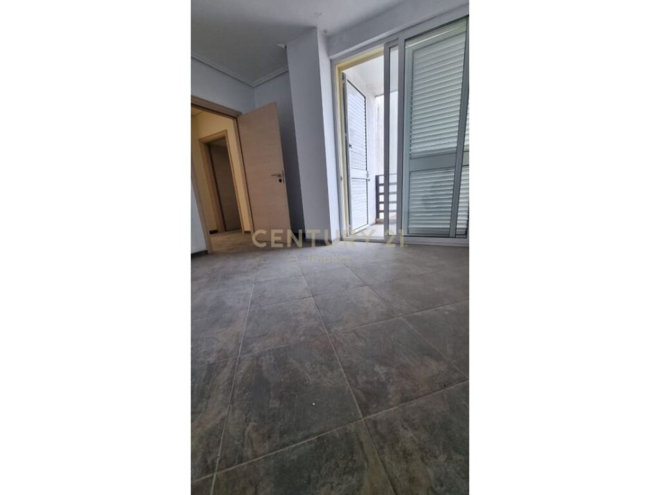 Tirane, shitet apartament 2+1+Ballkon Kati 4, 122 m² 155.000 € 