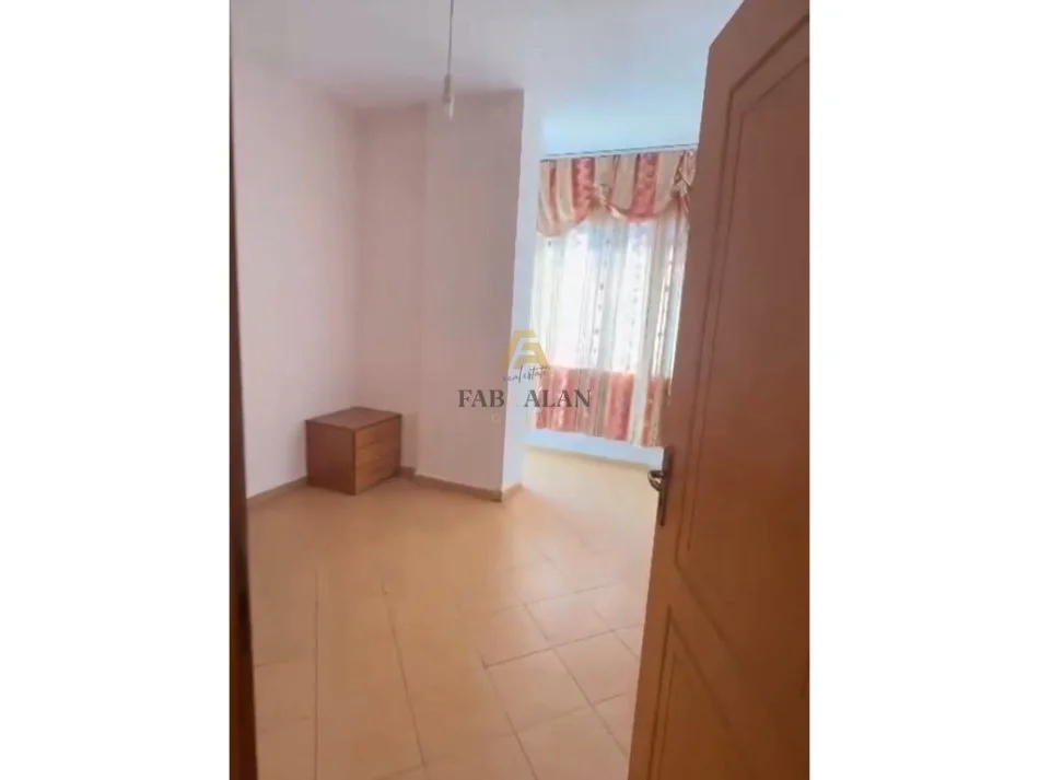 Tirane, shitet apartament 2+1 Kati 7, 84 m² 120.000 € (Laprake)