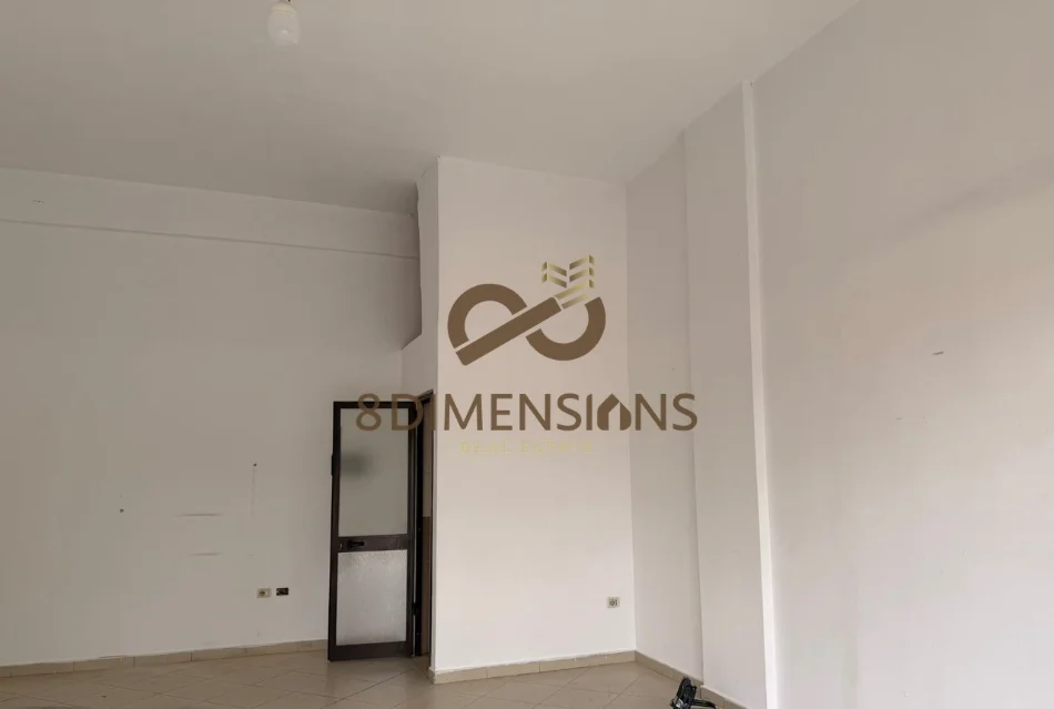 Jepet me qera Dyqan ne Yzberisht prane pasticeri Nela 3 (D825A-48)
