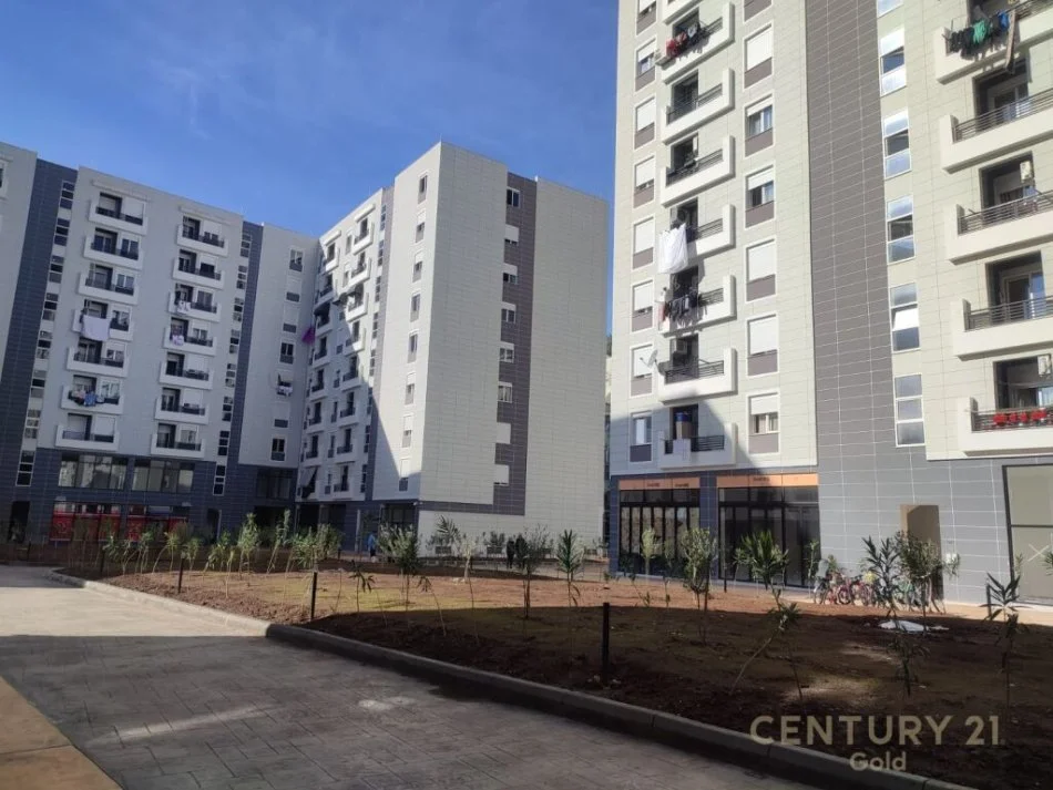 Tirane, jepet me qera apartament 2+1+Ballkon, Kati 3, 113 m² 700 € (Kompleksi Star,21 Dhjetori)