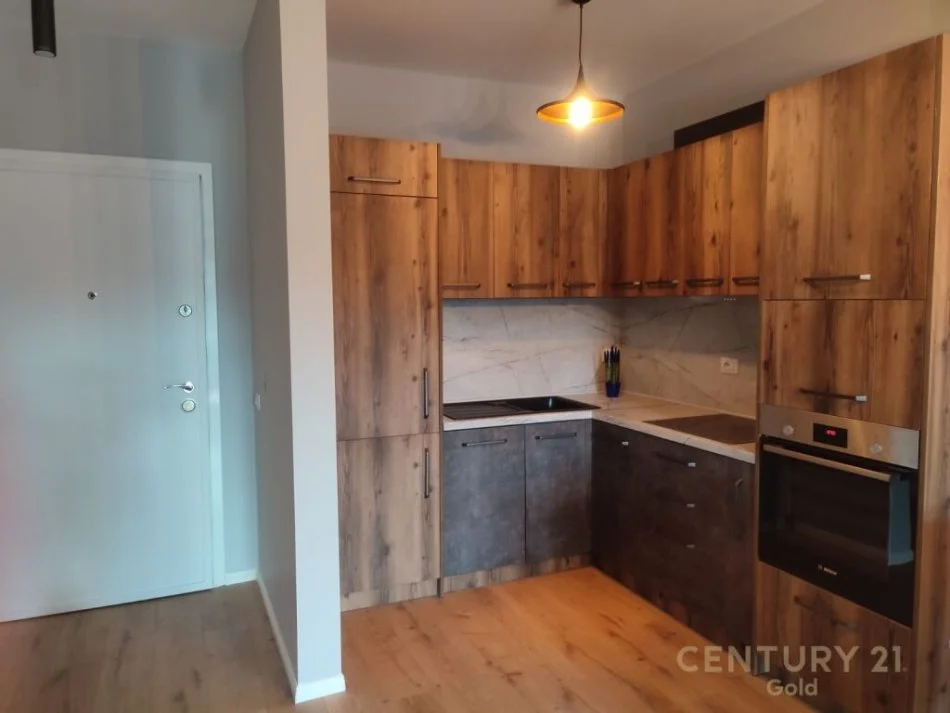 Tirane, jepet me qera apartament 2+1+Ballkon, Kati 3, 113 m² 700 € (Kompleksi Star,21 Dhjetori)