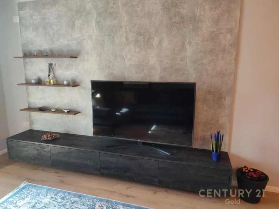 Tirane, jepet me qera apartament 2+1+Ballkon, Kati 3, 113 m² 700 € (Kompleksi Star,21 Dhjetori)