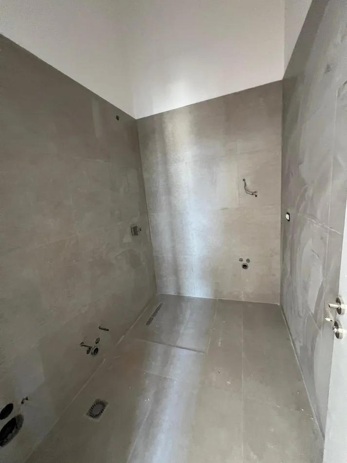 Tirane, shitet apartament 3+1+Ballkon Kati 13, 133 m² 399.000 € (Rruga e Barrikadave)