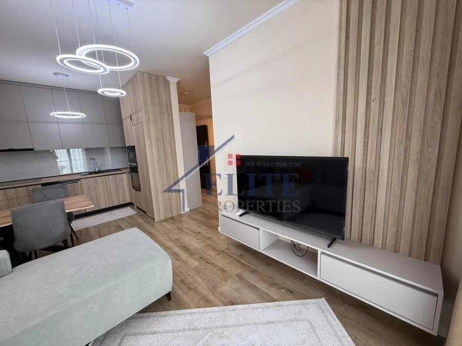 Tirane, jepet me qera apartament 1+1+Ballkon Kati 3, 65 m² 1.000 € 