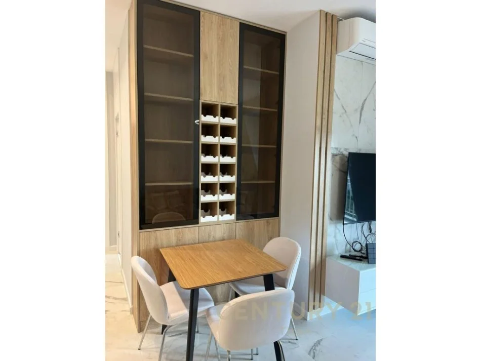 Tirane, jepet me qera apartament 2+1+Ballkon Kati 3, 90 m² 1,200 € (teg)