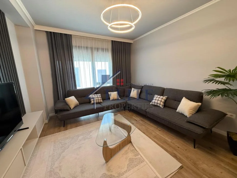 Tirane, jepet me qera apartament 2+1+Ballkon Kati 3, 110 m² 1.500 € 