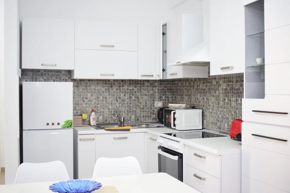 Vlore - Lungomare, jepet me qera apartament ne plazh 1+1+Ballkon Kati 2, 75 m² 65 € 