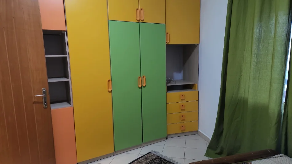Tirane, jap me qera apartament 1+1+Ballkon Kati 8, 71 m² 300 € (Rruga Loni Ligori ( residenz Rafaelo 2002))
