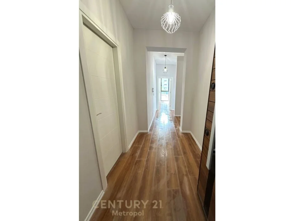 Tirane, shitet apartament 2+1 Kati 2, 105 m² 175,000 € (Xhamlliku)