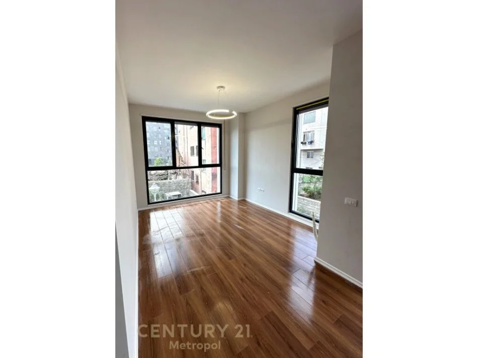 Tirane, shitet apartament 2+1 Kati 2, 105 m² 175,000 € (Xhamlliku)