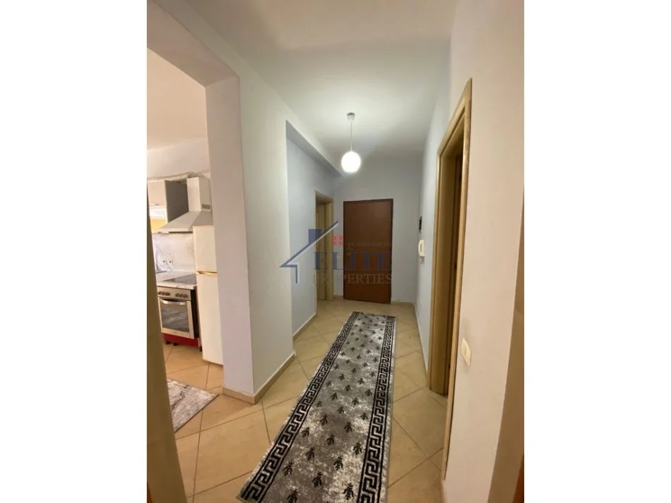 Tirane, jepet me qera apartament 1+1+Ballkon Kati 4, 110 m² 600 € (Fondacioni Leonore)