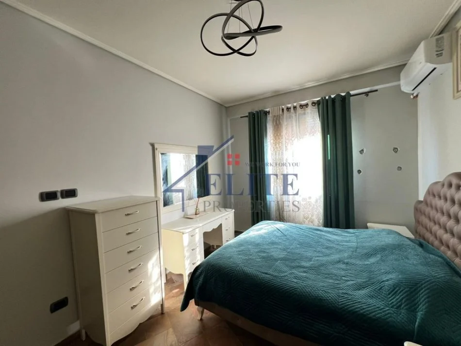 Tirane, jepet me qera apartament 3+1+Ballkon Kati 4, 135 m² 1.200 € (Ministria e Drejtesise)