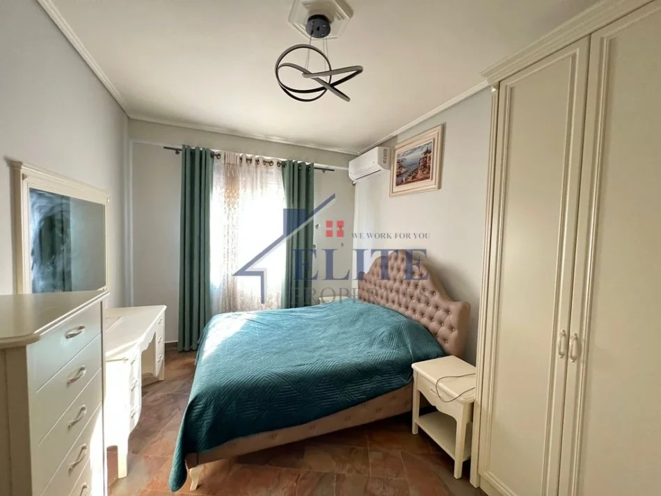 Tirane, jepet me qera apartament 3+1+Ballkon Kati 4, 135 m² 1.200 € (Ministria e Drejtesise)