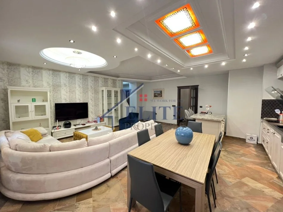 Tirane, jepet me qera apartament 3+1+Ballkon Kati 4, 135 m² 1.200 € (Ministria e Drejtesise)