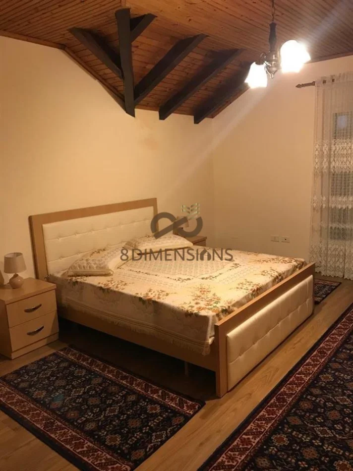 Jepet me qera Apartament 3+1 ne Xhamllik, prane Ish Profarma (D829A-21)
