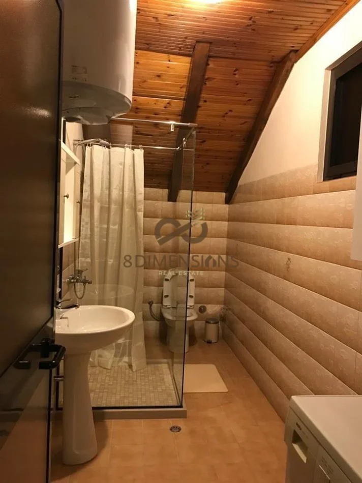 Jepet me qera Apartament 3+1 ne Xhamllik, prane Ish Profarma (D829A-21)