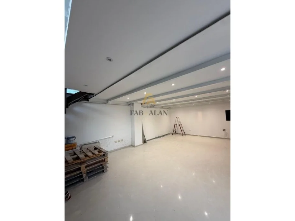 Tirane, jepet me qera ambjent biznesi Kati 1, 260 m² 2.600 € (Bulevardi Zogu i Pare)