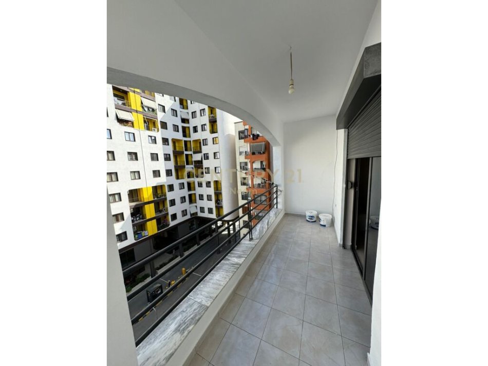 Tirane, shes apartament 1+1+Ballkon , 81 m² 96,000 € (Yzberish)