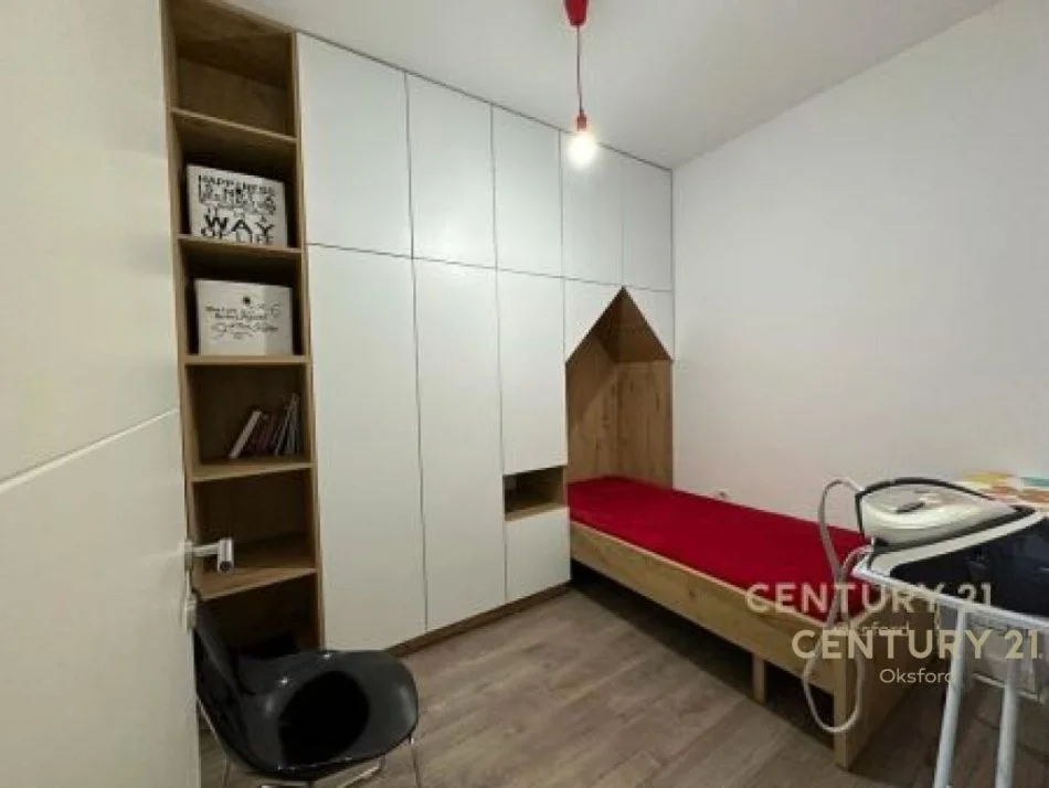 Tirane, jepet me qera apartament 2+1 Kati 2, 70 m² 700 € (komuna e parisit)
