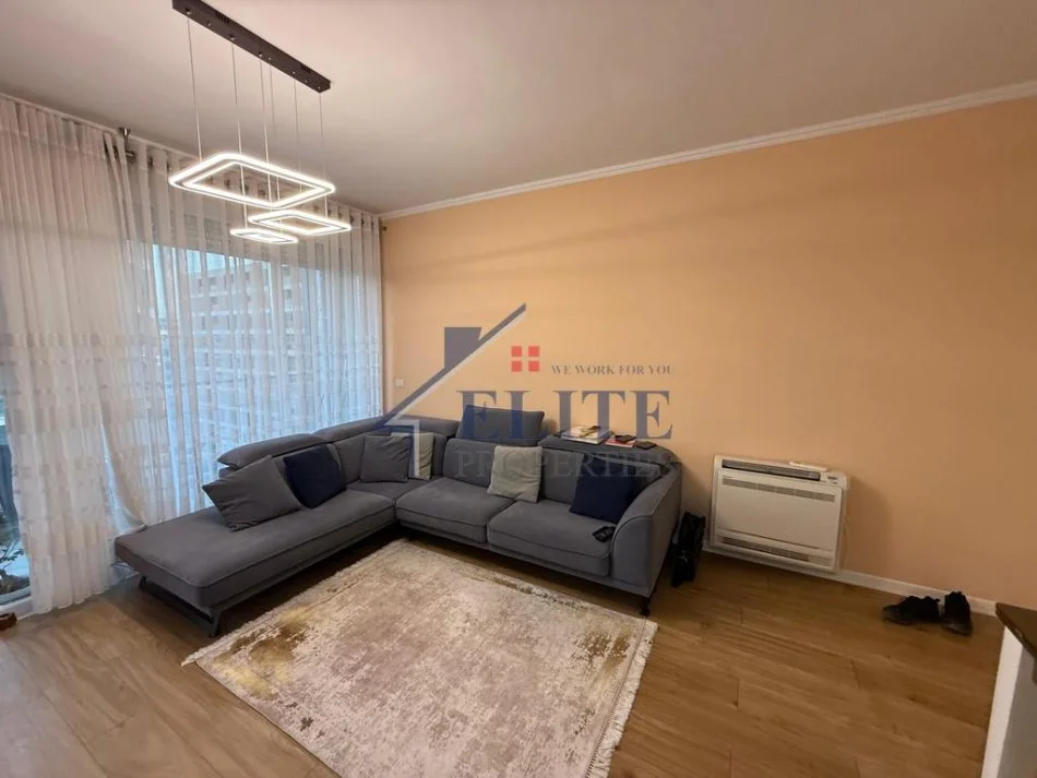 Tirane, jepet me qera apartament 2+1+Ballkon Kati 6, 800 m² 800 € (Don Bosko)