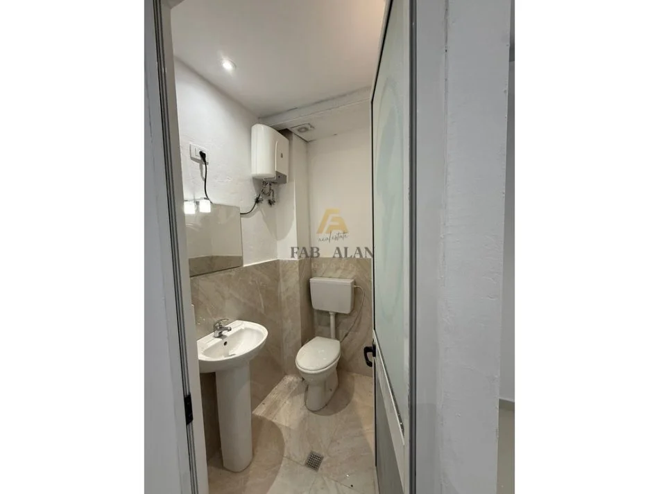 Tirane, jepet me qera ambjent biznesi , 50 m² 500 € (Bulevardi Zogi i Pare)