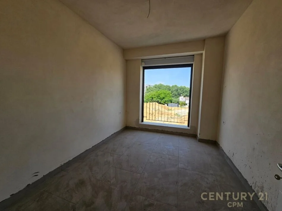 Tirane, shitet apartament 2+1+Ballkon Kati 2, 103 m² 150.000 € (ish fusha e Aviacionit)