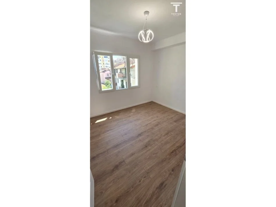 Tirane, shitet apartament 1+1 Kati 2, 32 m² 110.000 € (21 Dhjetori)