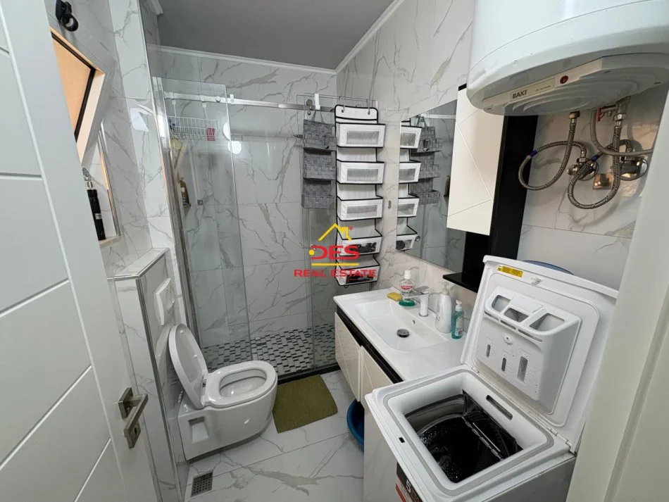 Vlore, shitet apartament 2+1+Ballkon Kati 8, 102 m² 175.000 € (Rruga Gjergj Arianiti)