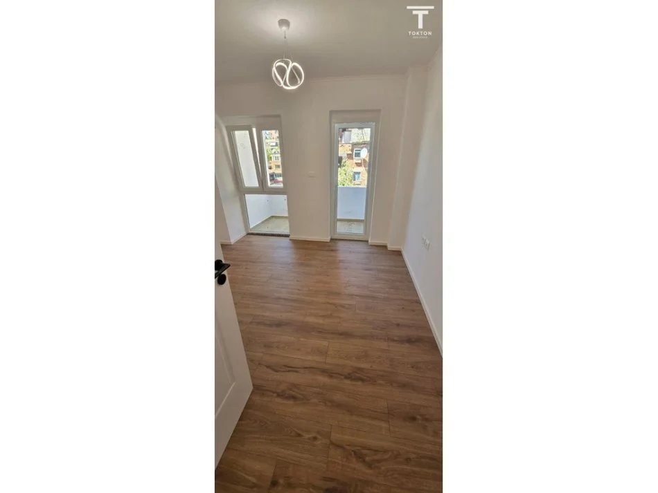 Tirane, shitet apartament 2+1 Kati 4, 64 m² 169.000 € (Rruga e Kavajes)