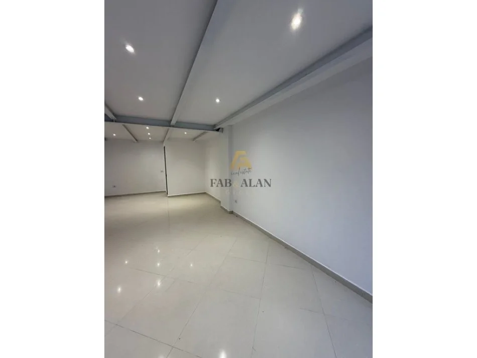 Tirane, jepet me qera ambjent biznesi , 50 m² 500 € (Bulevardi Zogi i Pare)