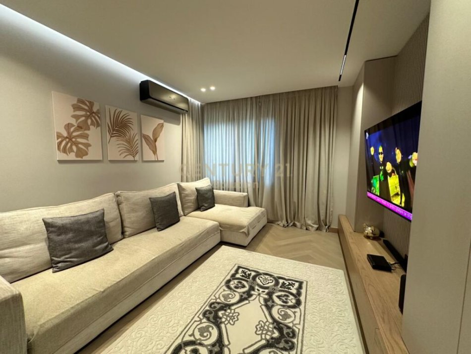 Tirane, shes apartament 2+1+Ballkon , 97 m² 265,000 € (Komuna e Parisit)