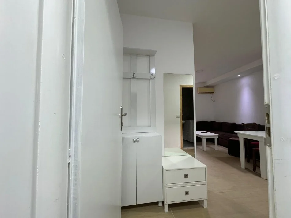 Tirane, jepet me qera apartament Kati 3, 52 m² 300 € 