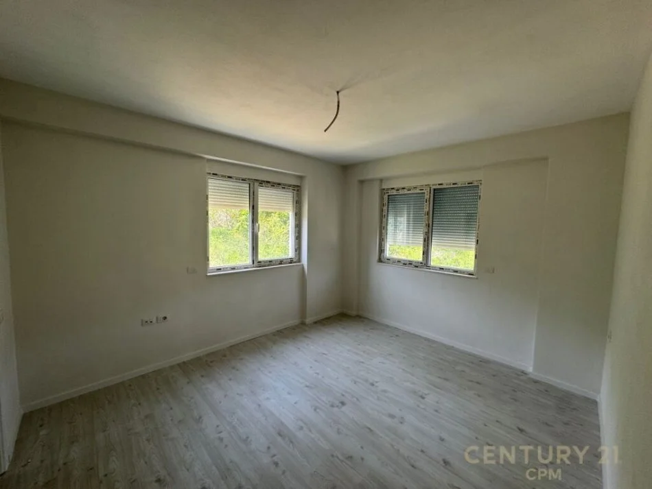 Tirane, shitet apartament 3+1 Kati 4, 131 m² 350.000 € (LIQENI I THATE)