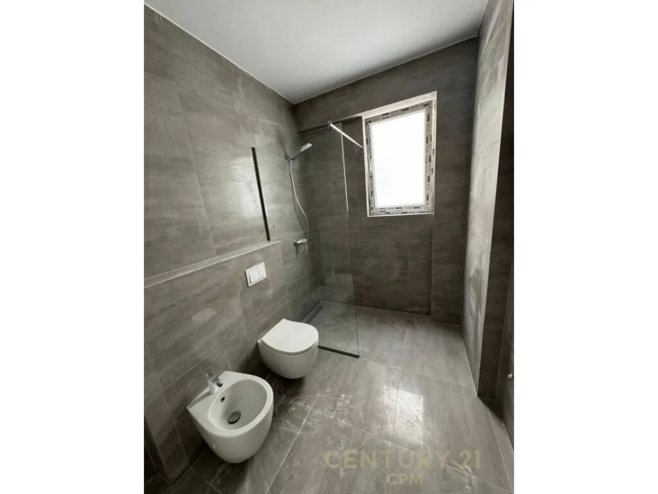 Tirane, shitet apartament 3+1 Kati 4, 131 m² 350.000 € (LIQENI I THATE)