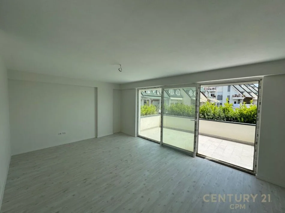 Tirane, shitet apartament 3+1 Kati 4, 131 m² 350.000 € (LIQENI I THATE)