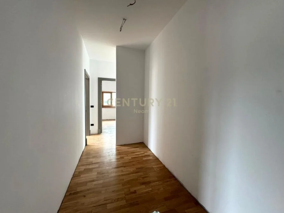 Tirane, shitet Vile 3 Katshe Kati 3, 558 m² 1.169.800 € (Neom92882)