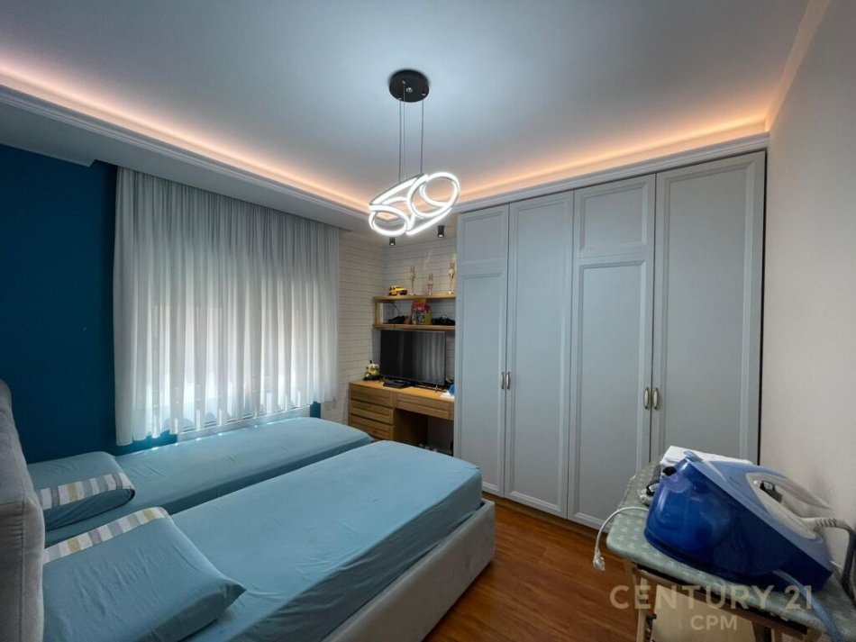 Tirane, jap me qera apartament 3+1+3+POST PARKIMI+Ballkon , 160 m² 1,500 € (Komuna e Parisit)