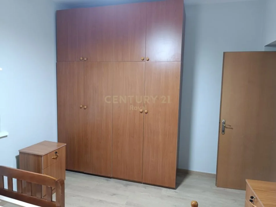 Tirane, shitet apartament Kati 2, 