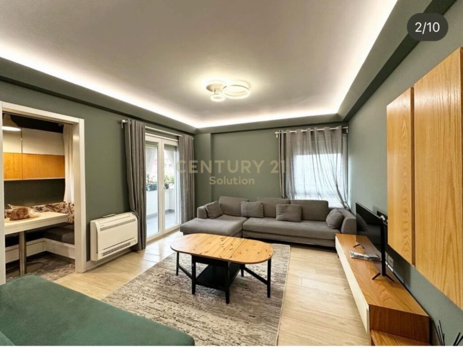 Tirane, jap me qera apartament 2+1+2+2 Poste Parkimi+Ballkon , 103 m² 900 € (Komuna e Parisit)