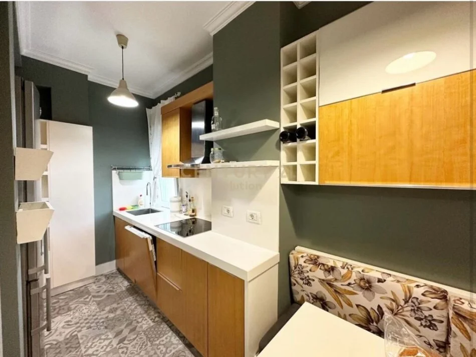 Tirane, jepet me qera apartament Kati 8, 94 m² 900 € 