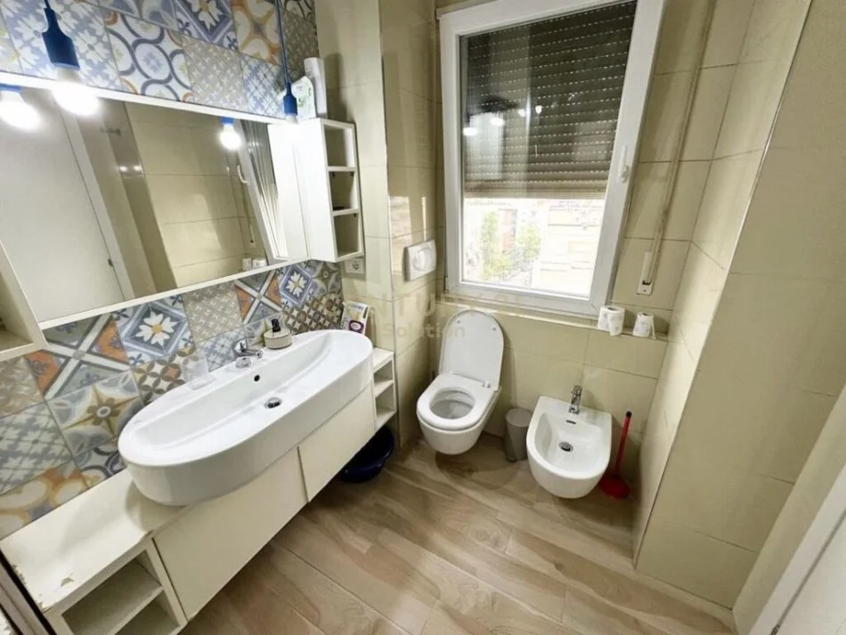 Tirane, jepet me qera apartament Kati 8, 94 m² 900 € 