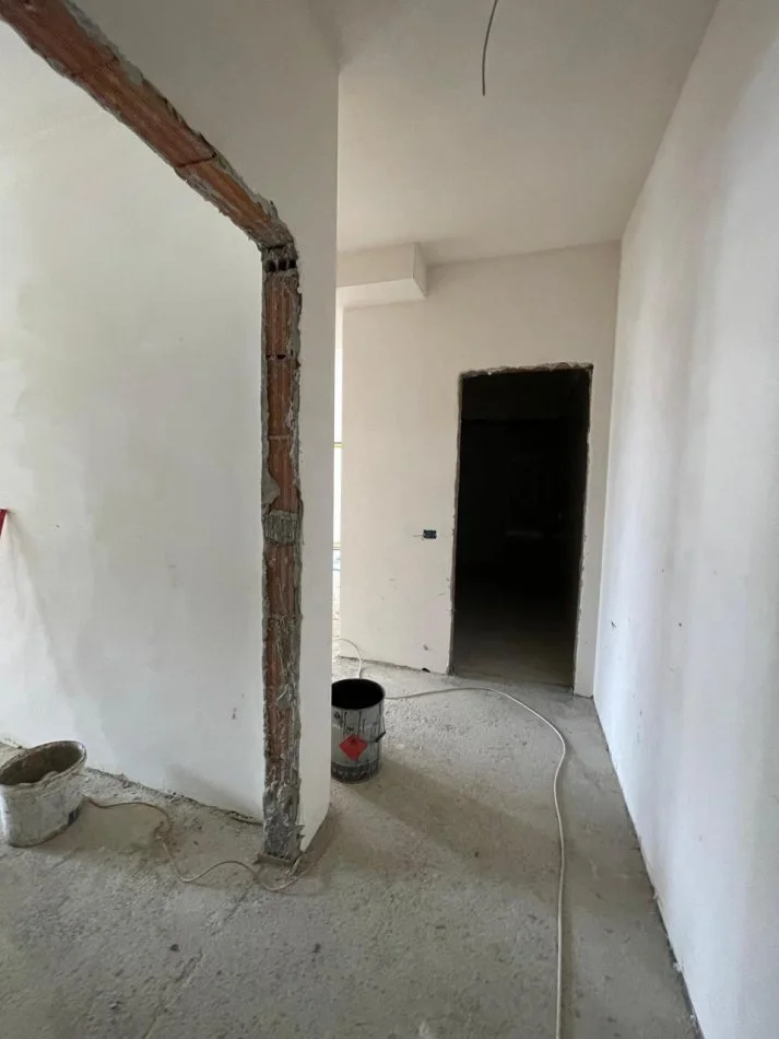 Tirane, shitet apartament 2+1+Ballkon Kati 5, 105 m² 280.000 € (Rruga Barrikadave)