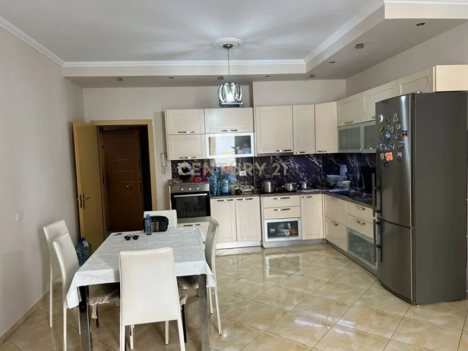 Tirane, shitet 2+1 Kati 2, 100 m² 132.000 € (Yzberish)
