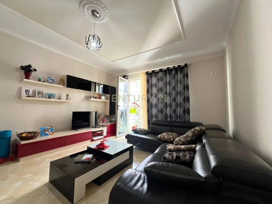 Tirane, shitet 2+1 Kati 2, 100 m² 132.000 € (Yzberish)